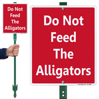 Do Not Feed the Alligators Lawnboss Sign